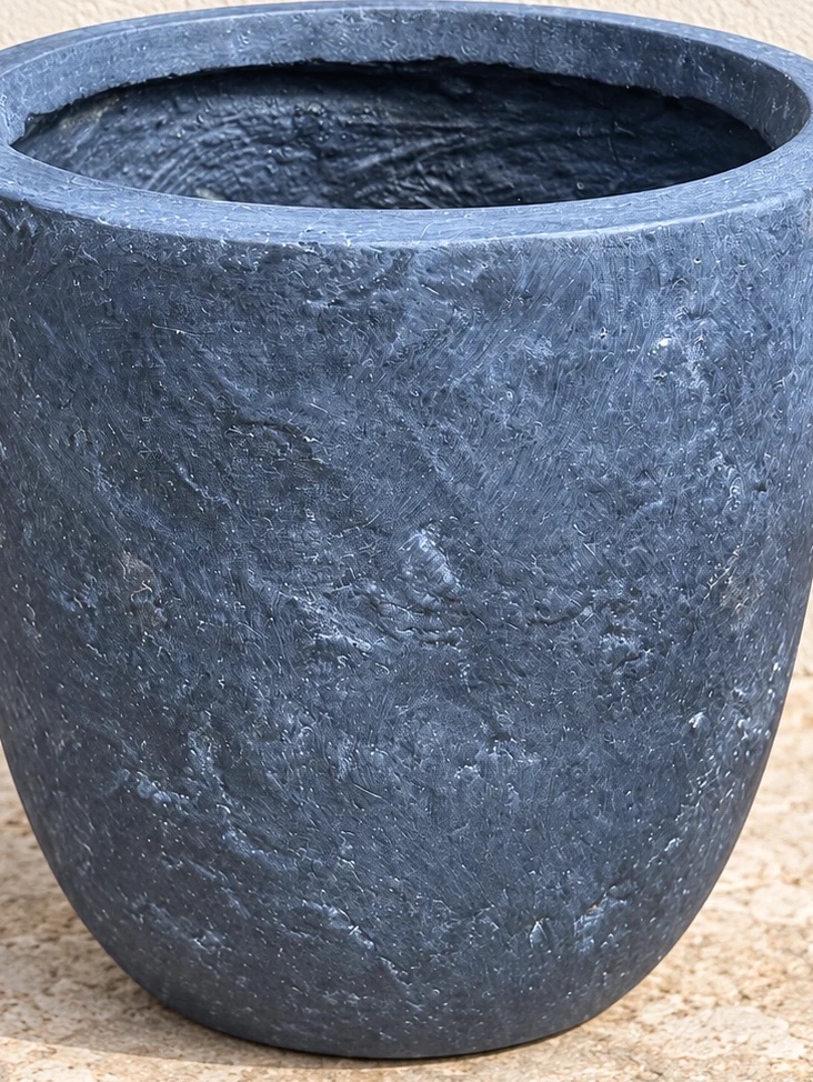 Pot Arizona arrondi graphite gris bleu texturé, diamètre 25 cm et hauteur 25 cm