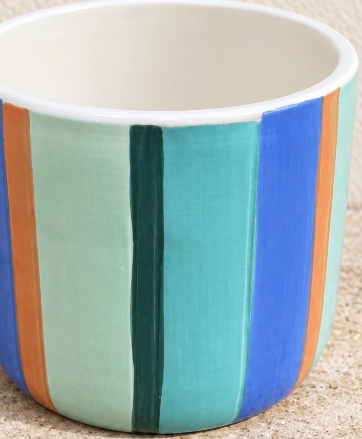 Petit pot Cove à bandes verticales bleues et multicolores, diamètre 13 cm et hauteur 11 cm