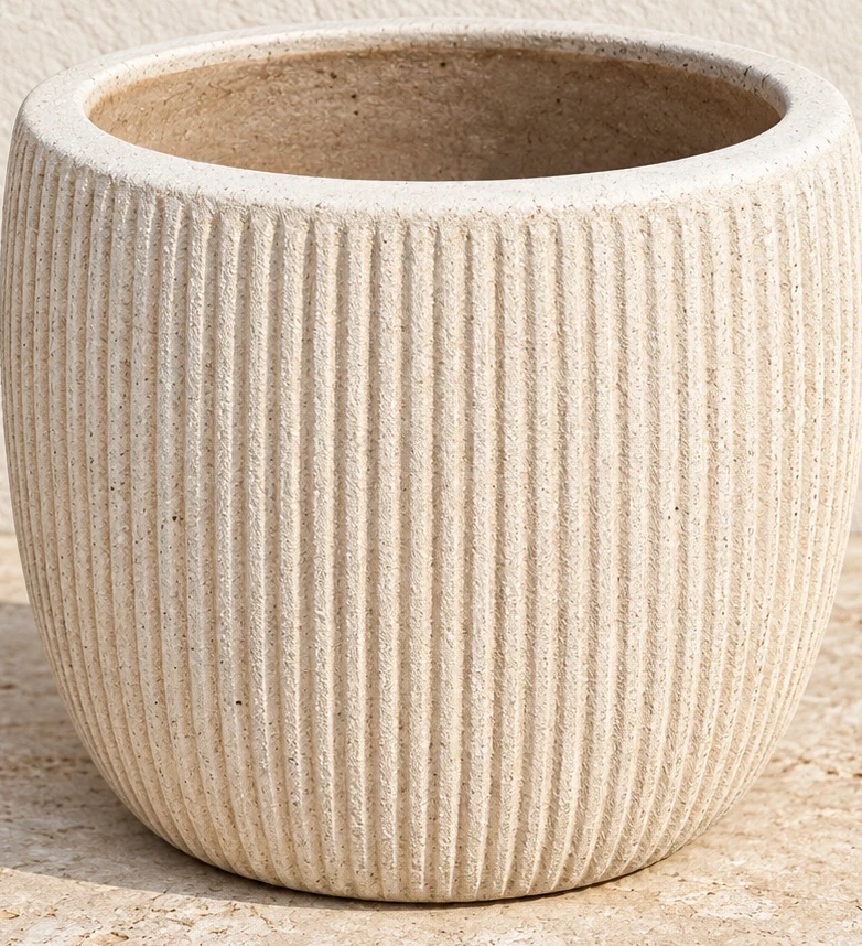 Pot strié crème Mystic de forme arrondie, diamètre 22 cm et hauteur 18 cm
