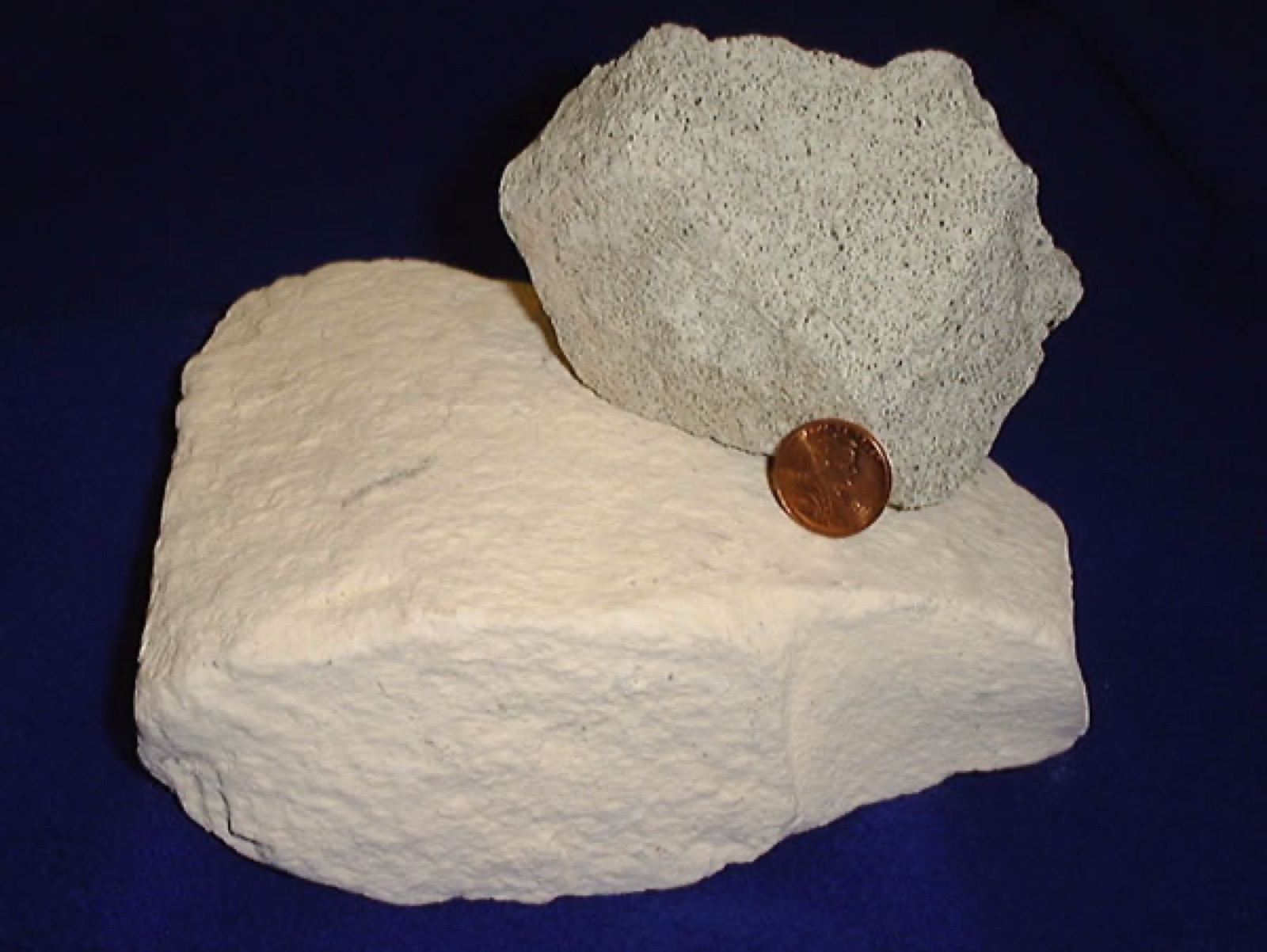 Zéolite minérale poreuse pour substrats techniques de plantes